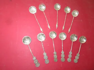 Onze Cuillères En Argent, époque Fin 19ème.