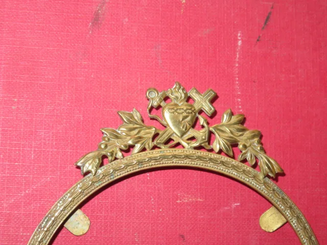 Cadre En cuivre, Rond Avec Fronton, époque 19ème.