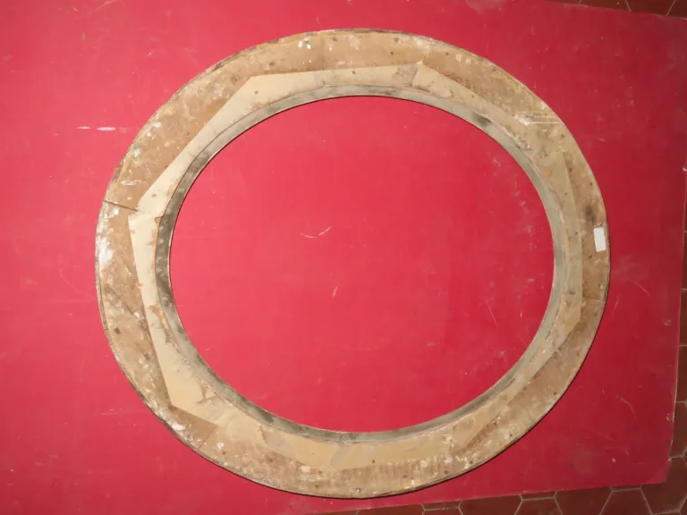 Cadre Ovale En Bois Doré Et Peint, époque 19ème.