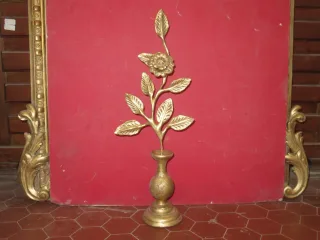 GILTWOOD VASE MIT BLUME