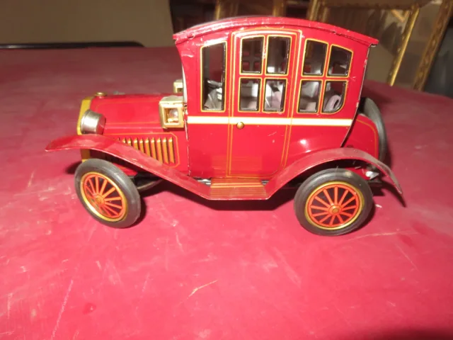 Voiture, Jouet Avec Mécanisme, époque 20ème.