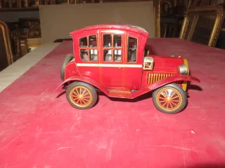 Voiture, Jouet Avec Mécanisme, époque 20ème.