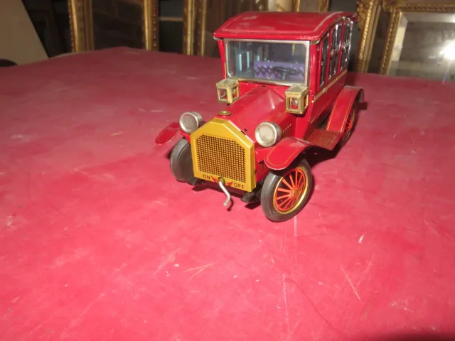 Voiture, Jouet Avec Mécanisme, époque 20ème.