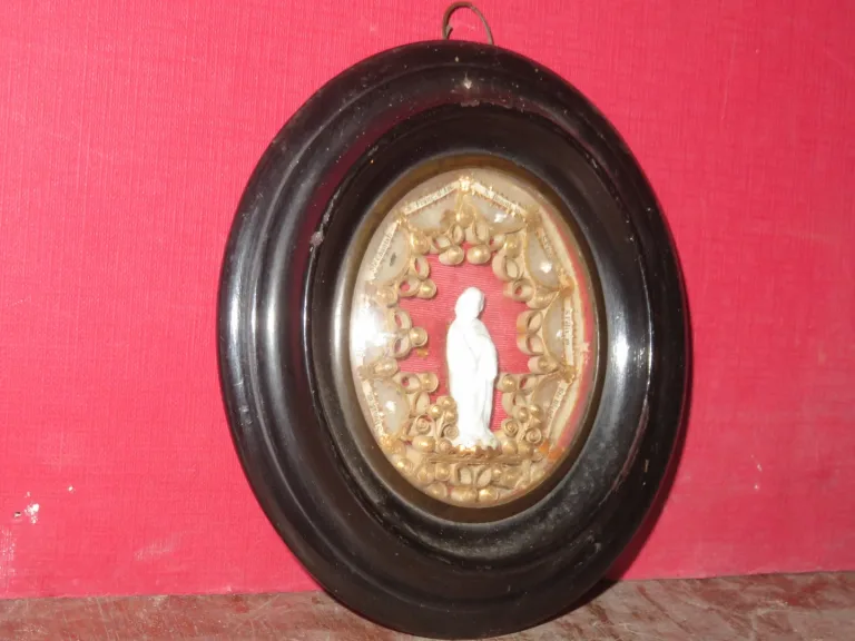 19. C RELIQUARY