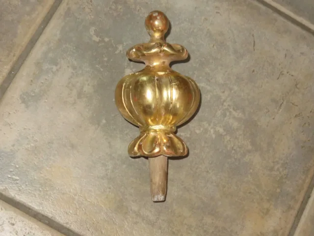DECORATIVE GILTWOOD ELEMENT