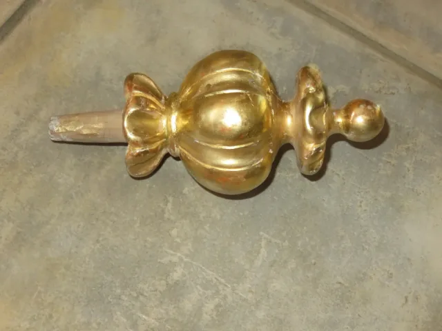 DECORATIVE GILTWOOD ELEMENT