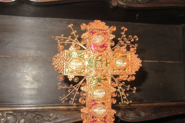 19th CENTURY RELIQUARY CRUCIFIX