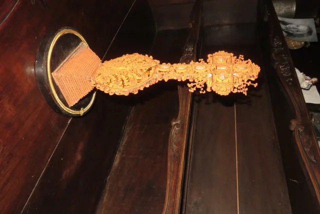 19th CENTURY RELIQUARY CRUCIFIX