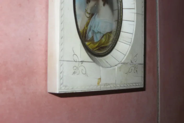 MINIATUR IN ELFENBEINRAHMEN