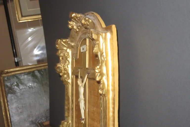 LOUIS XIV ZEITRAUM ELFENBEIN UND GOLDBLATT CRUCIFIX