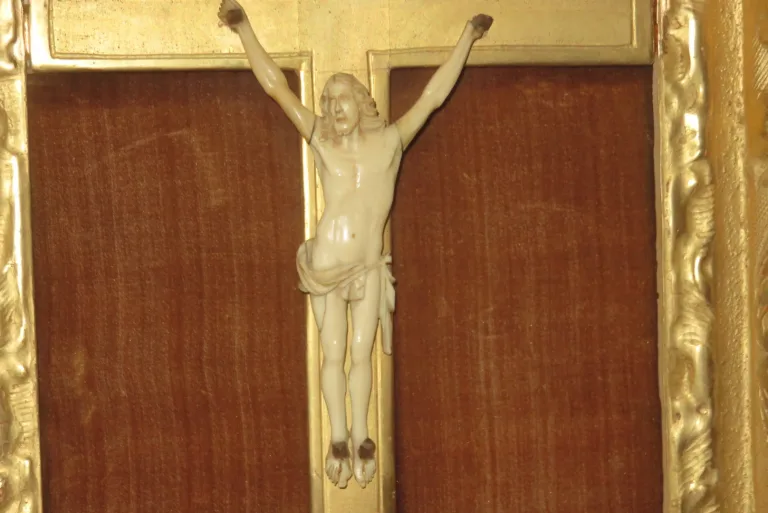 LOUIS XIV ZEITRAUM ELFENBEIN UND GOLDBLATT CRUCIFIX