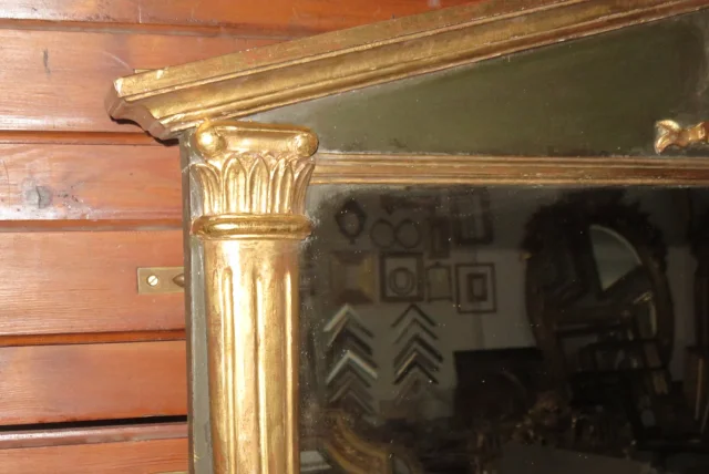 Miroir à Chapiteau En Bois Peint Et Doré , époque 19ème.