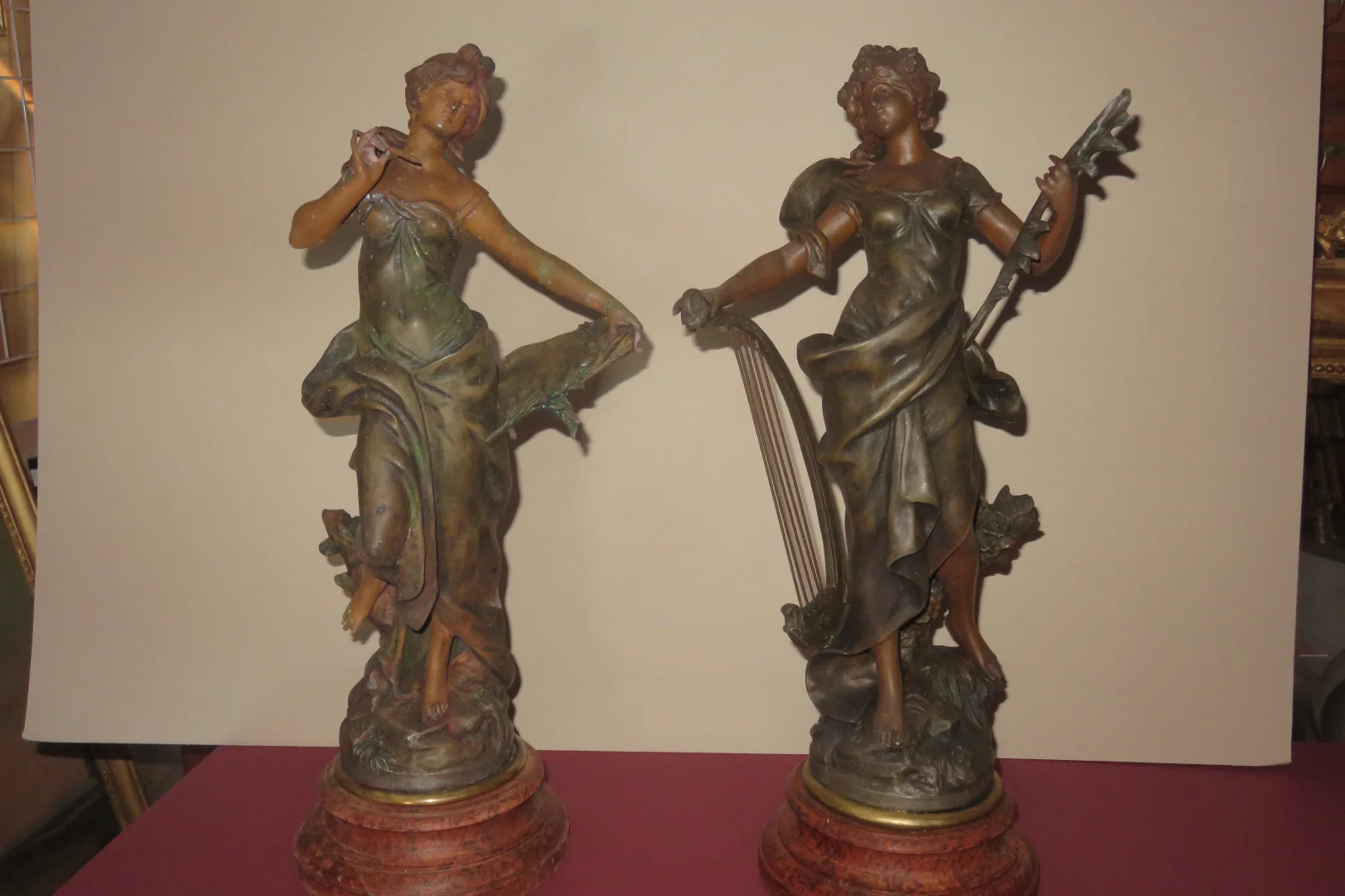 La " Mélodie " et la " Pensée ",paire de statues en régule, signée Moreau, époque fin 19ème.