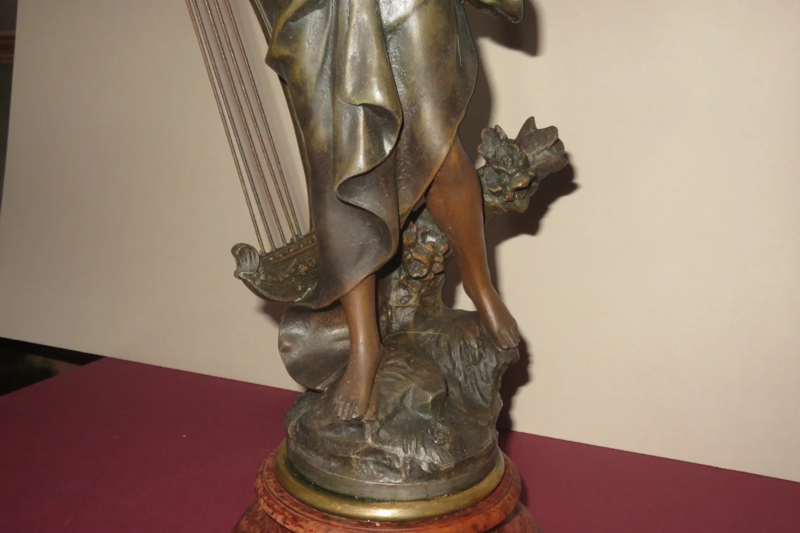 La " Mélodie " et la " Pensée ",paire de statues en régule, signée Moreau, époque fin 19ème.