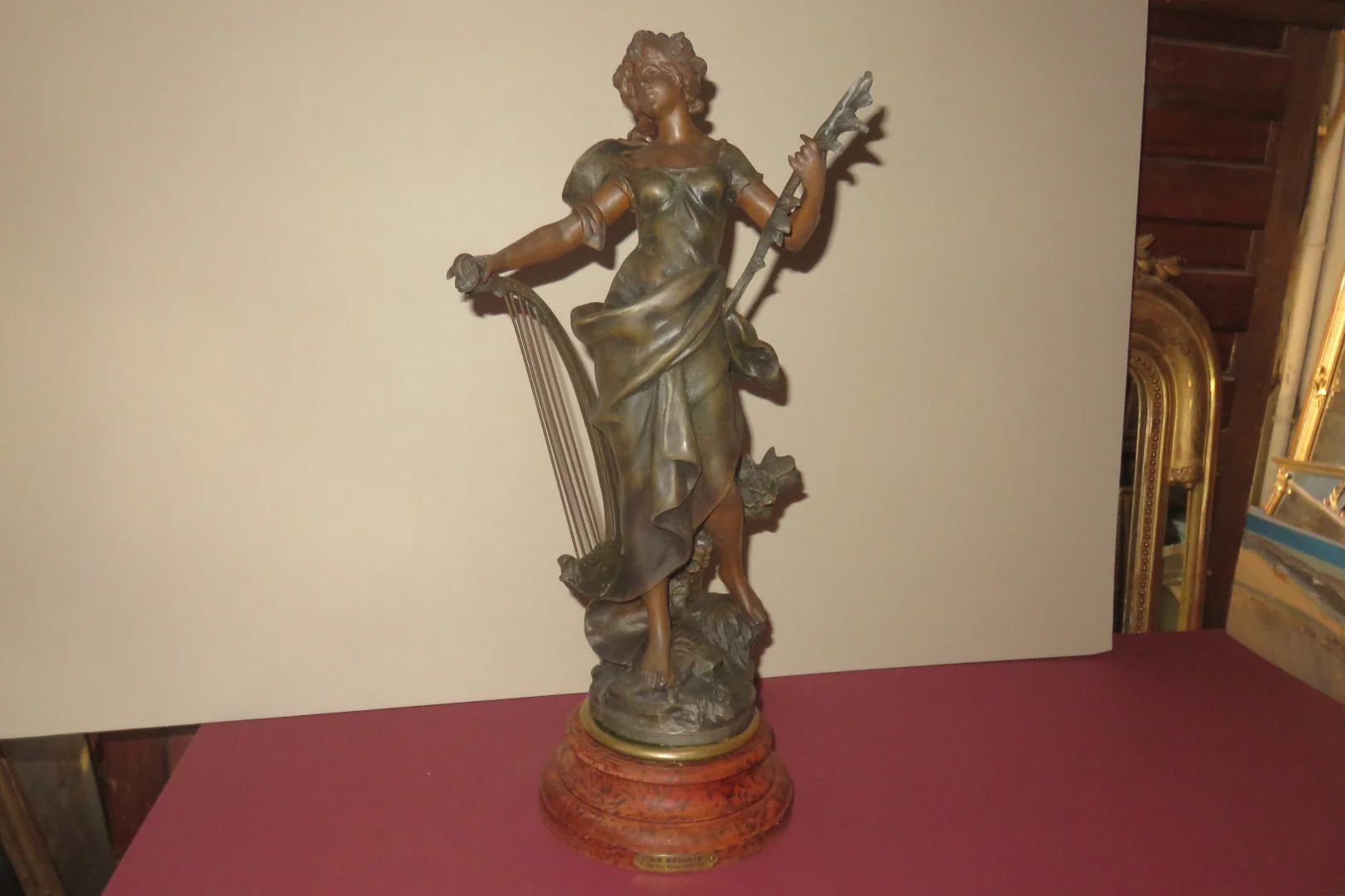 La " Mélodie " et la " Pensée ",paire de statues en régule, signée Moreau, époque fin 19ème.