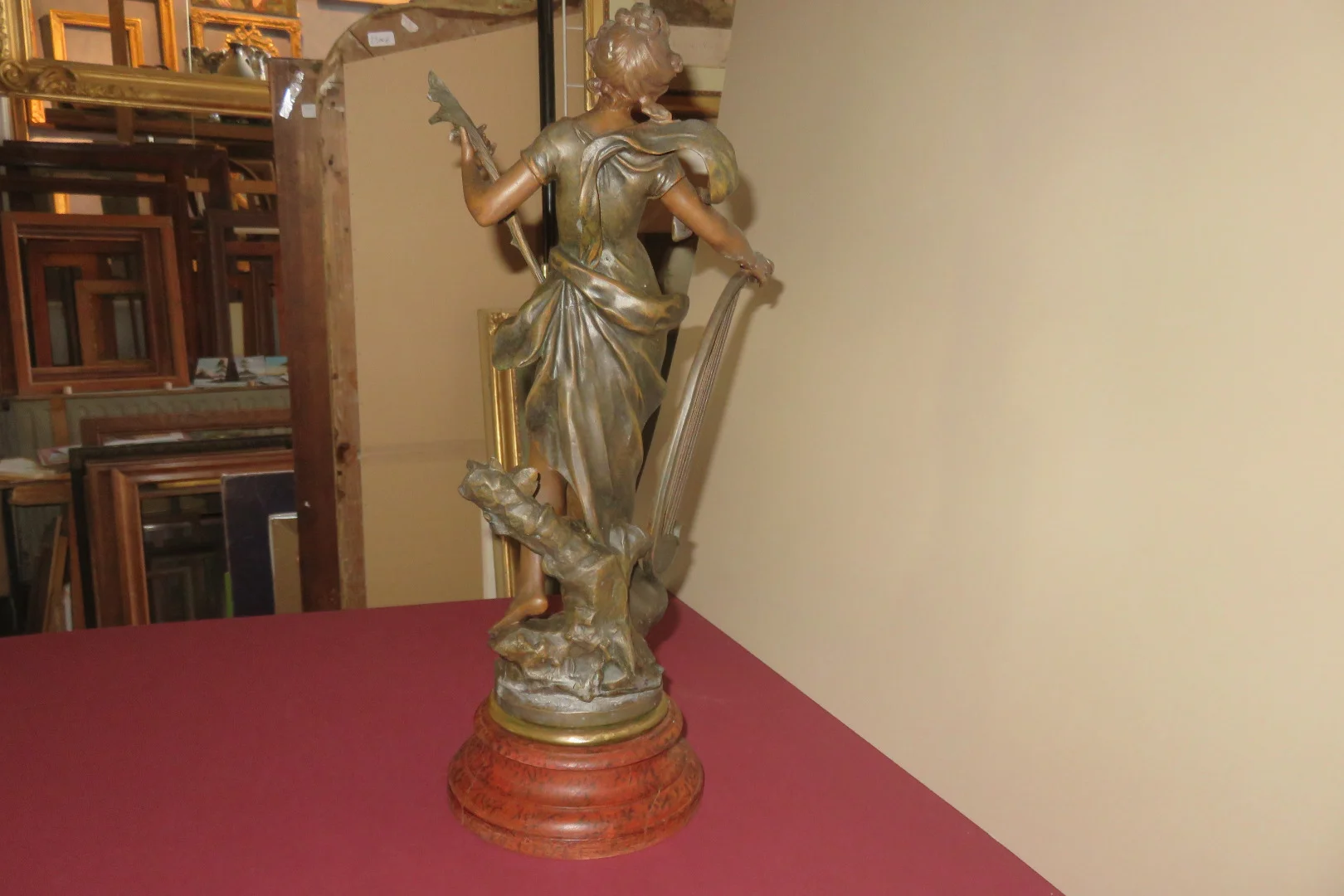 La " Mélodie " et la " Pensée ",paire de statues en régule, signée Moreau, époque fin 19ème.