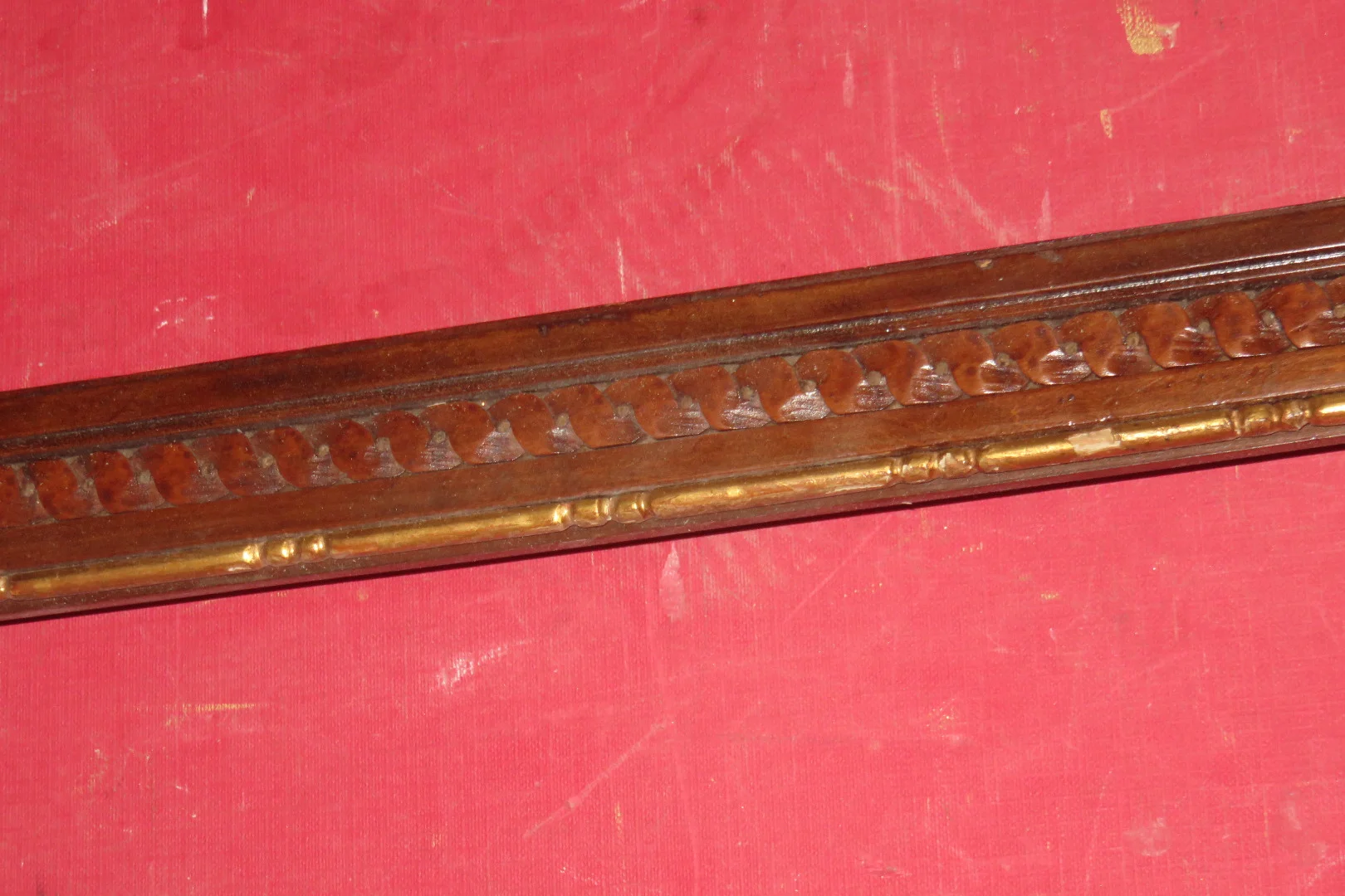 Cadre Des Années 40 En Bois Et  Doré.