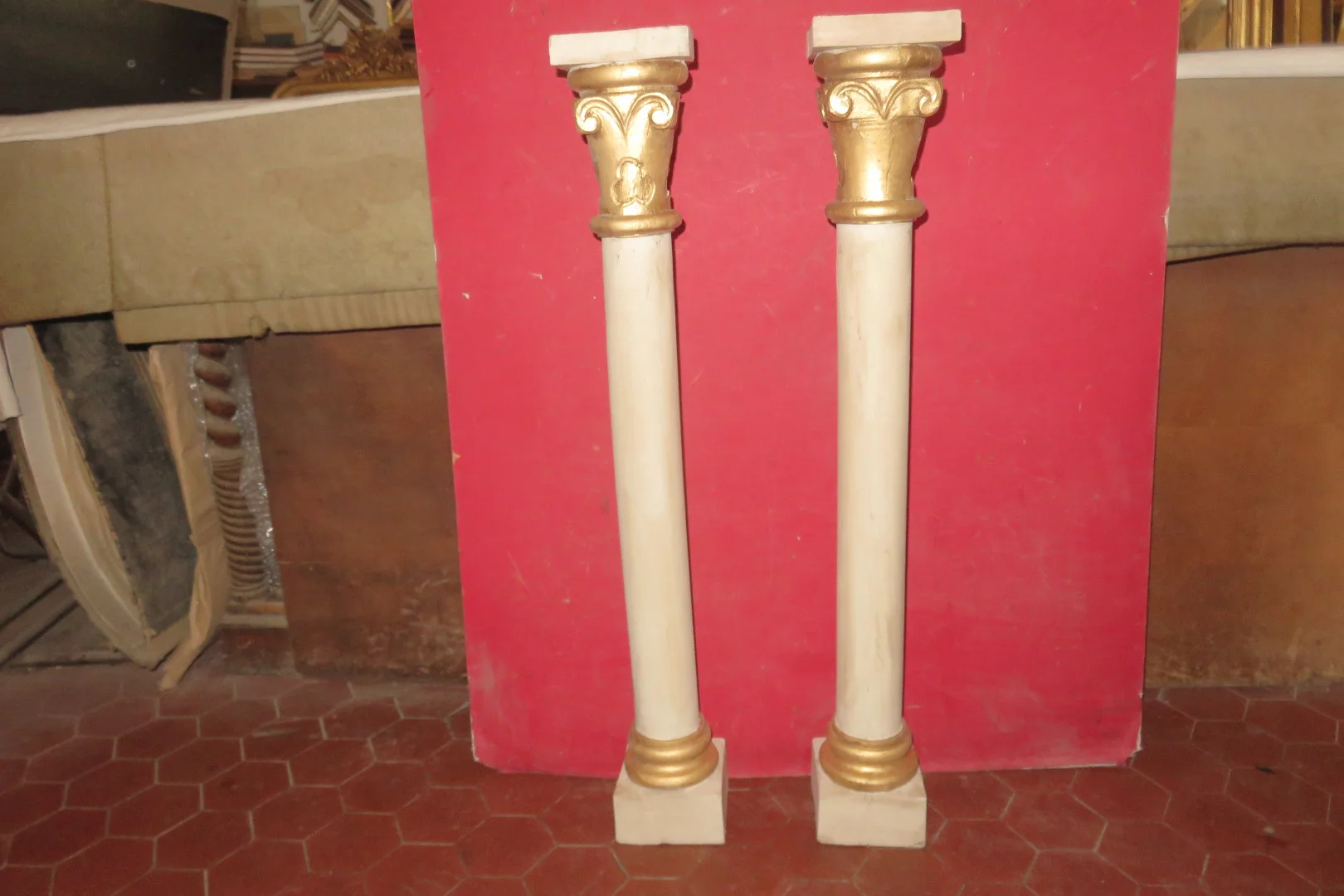 Paire De Colonnes En Bois Peint Et Doré, époque Début 19 ème.
