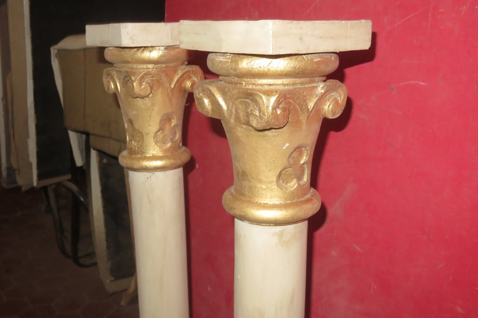 Paire De Colonnes En Bois Peint Et Doré, époque Début 19 ème.