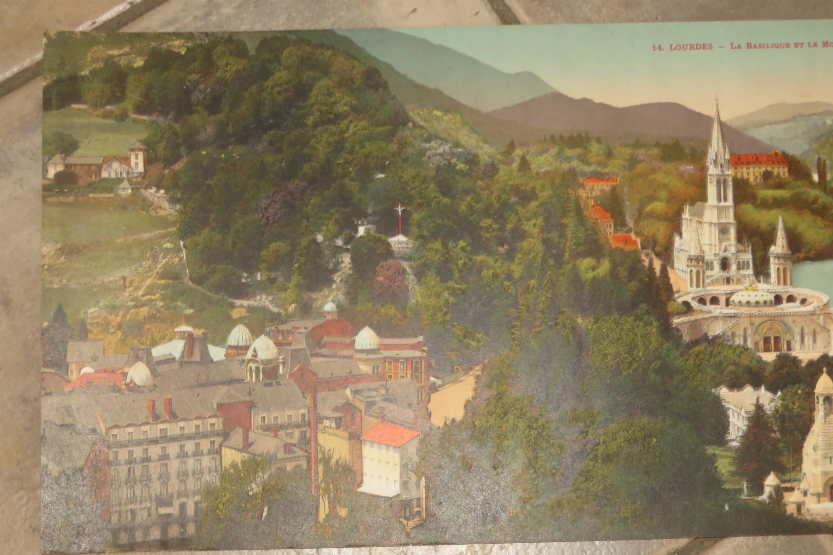 Lourdes ," La basilique et le monument Interallié", gravure  époque début 20 ème.