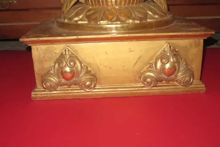 GILTWOOD PEDESTAL