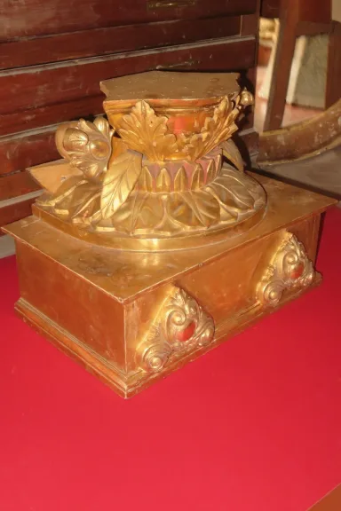 GILTWOOD PEDESTAL