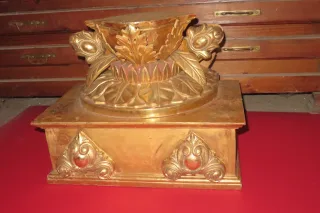 GILTWOOD PEDESTAL