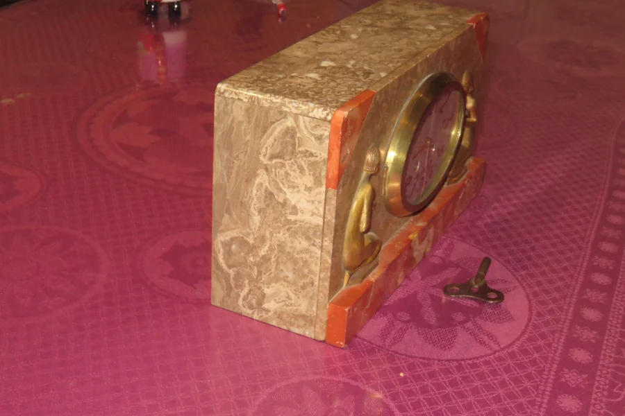 Pendule époque 1920,  Art Déco En Marbre.