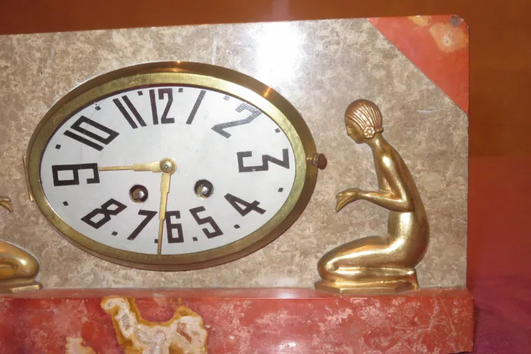 Pendule époque 1920,  Art Déco En Marbre.