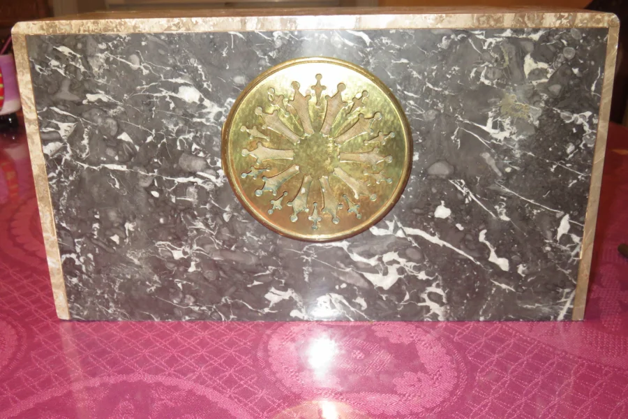 Pendule époque 1920,  Art Déco En Marbre.