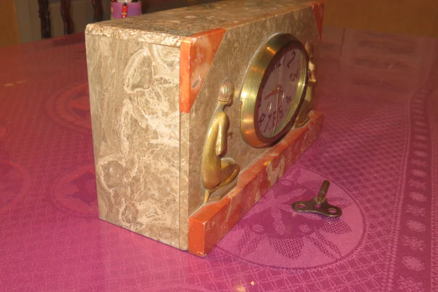 Pendule époque 1920,  Art Déco En Marbre.