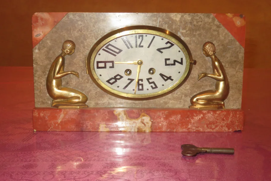 Pendule époque 1920,  Art Déco En Marbre.