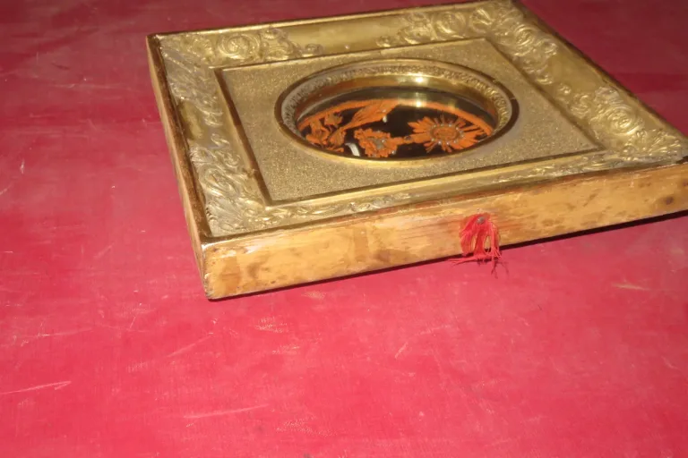 Cadre Reliquaire  époque  Début 19ème En Bois Doré.