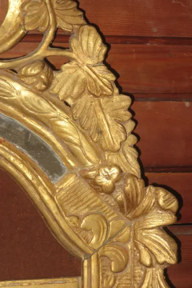 Christ En Ivoire Avec Son Cadre en bois doré,  époque  Début 18ème.