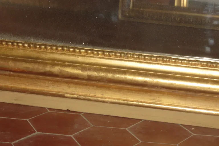 Miroir Louis Philippe,  Avec Fronton,  époque 19ème,  En Bois Doré.