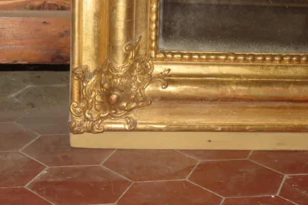 Miroir Louis Philippe,  Avec Fronton,  époque 19ème,  En Bois Doré.