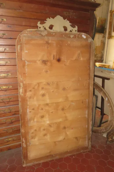 Miroir Louis Philippe,  Avec Fronton,  époque 19ème,  En Bois Doré.