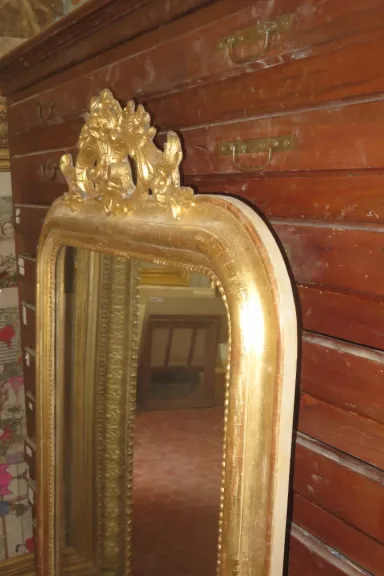 Miroir Louis Philippe,  Avec Fronton,  époque 19ème,  En Bois Doré.