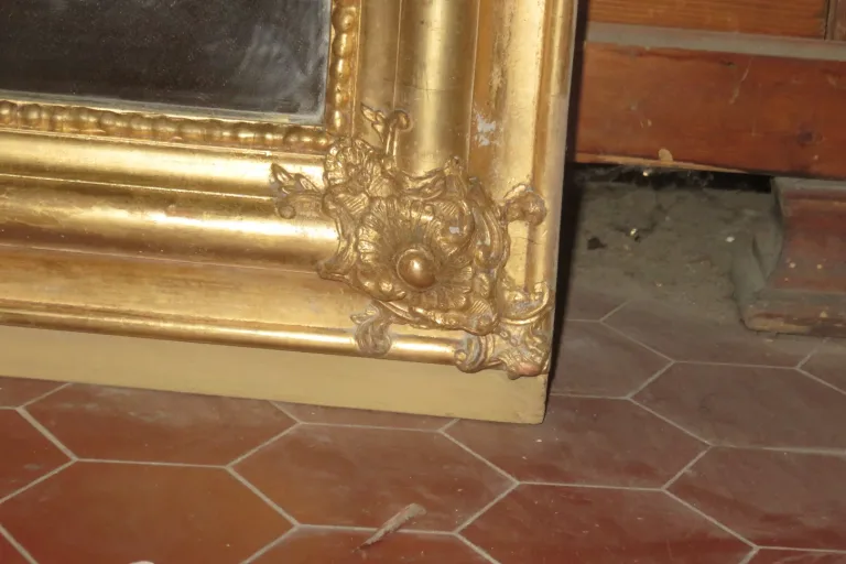 Miroir Louis Philippe,  Avec Fronton,  époque 19ème,  En Bois Doré.