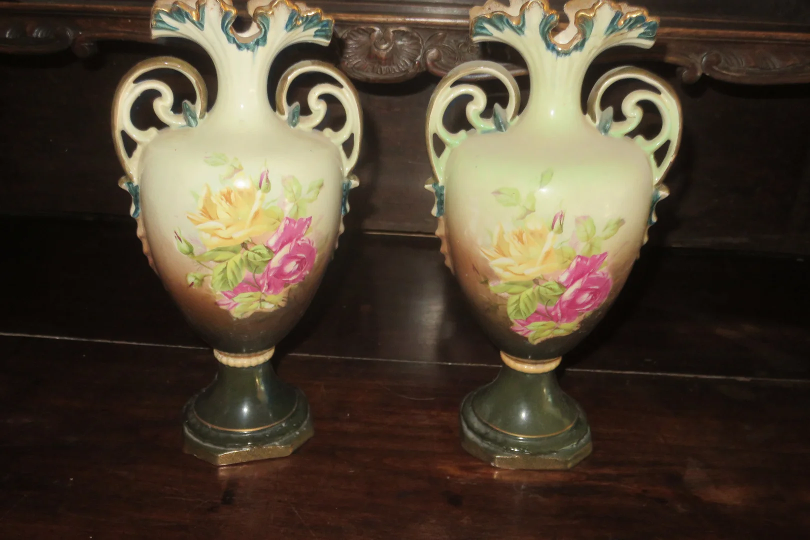 Paire De  Vases en   Porcelaine, époque Fin 19ème.