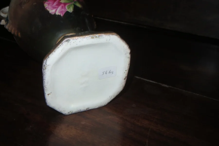 Paire De  Vases en   Porcelaine, époque Fin 19ème.