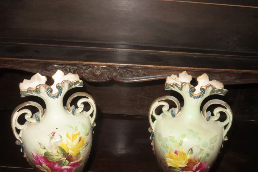 Paire De  Vases en   Porcelaine, époque Fin 19ème.