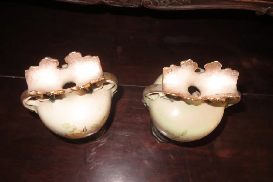Paire De  Vases en   Porcelaine, époque Fin 19ème.