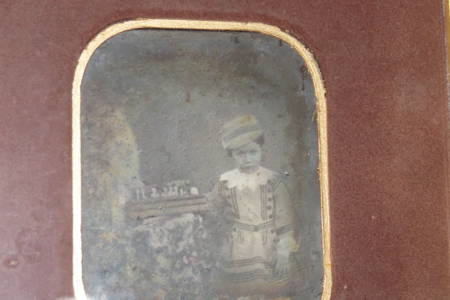Une petite fille, androtype, époque 19 ème.