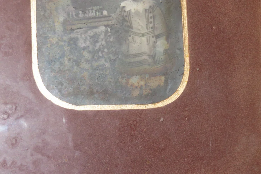 Une petite fille, androtype, époque 19 ème.