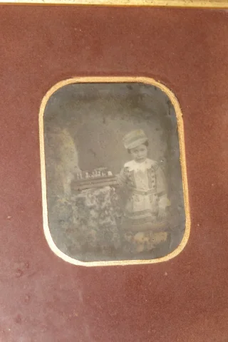 Une petite fille、androtype、époque19ème。