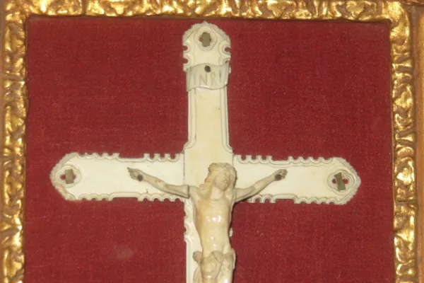 Christ Et Croix En Ivoire Sculpté, époque 19ème.