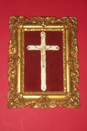 Christ Et Croix En Ivoire Sculpté, époque 19ème.