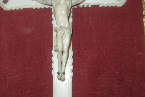 Christ Et Croix En Ivoire Sculpté, époque 19ème.