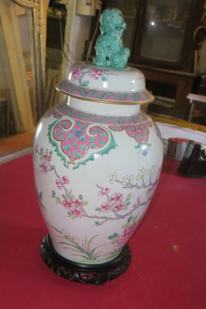 Grande Potiche Chinoise, Porcelaine émaillée, époque Milieu 20ème.